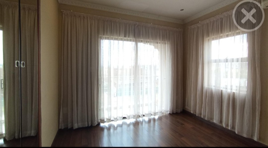 5 Bedroom Property for Sale in Blue Valley Golf Estate Gauteng