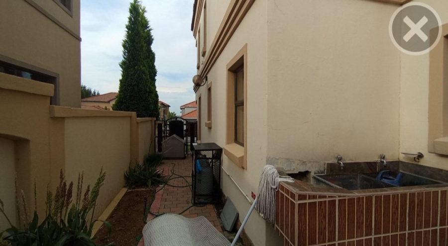 5 Bedroom Property for Sale in Blue Valley Golf Estate Gauteng