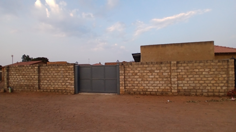 5 Bedroom Property for Sale in Soshanguve X Gauteng
