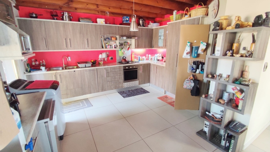 3 Bedroom Property for Sale in Amberfield Crest Estate Gauteng