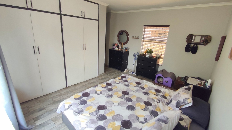 3 Bedroom Property for Sale in Amberfield Crest Estate Gauteng