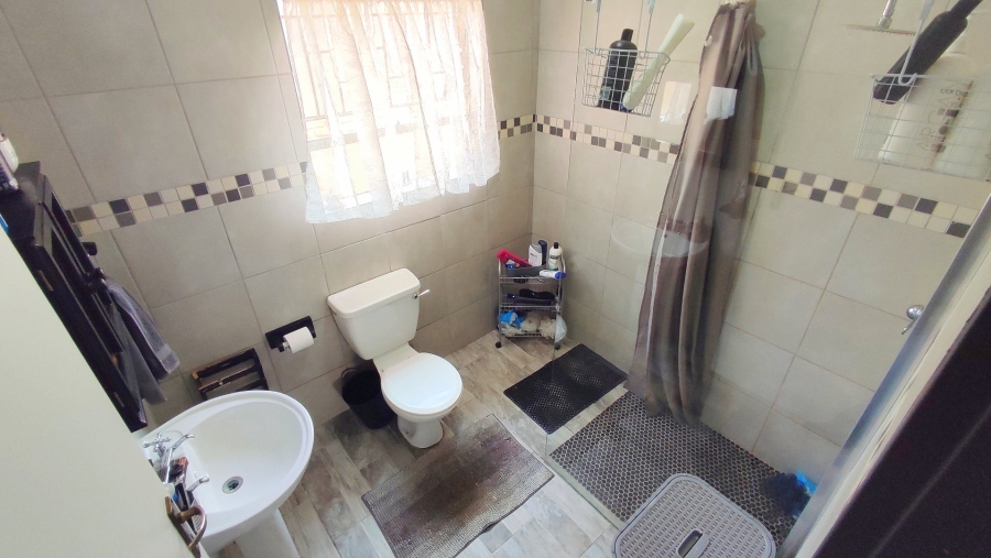 3 Bedroom Property for Sale in Amberfield Crest Estate Gauteng
