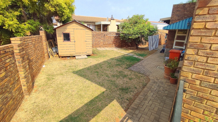 3 Bedroom Property for Sale in Amberfield Crest Estate Gauteng