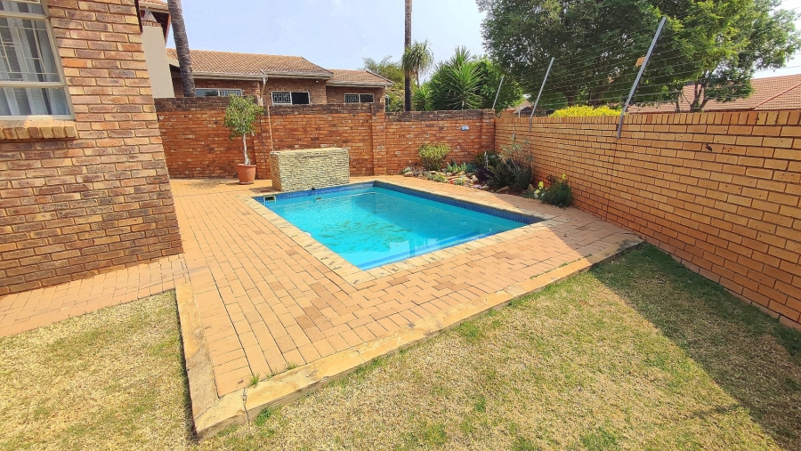 3 Bedroom Property for Sale in Amberfield Crest Estate Gauteng