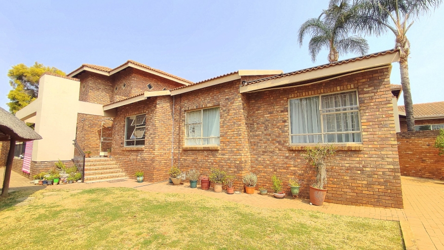 3 Bedroom Property for Sale in Amberfield Crest Estate Gauteng