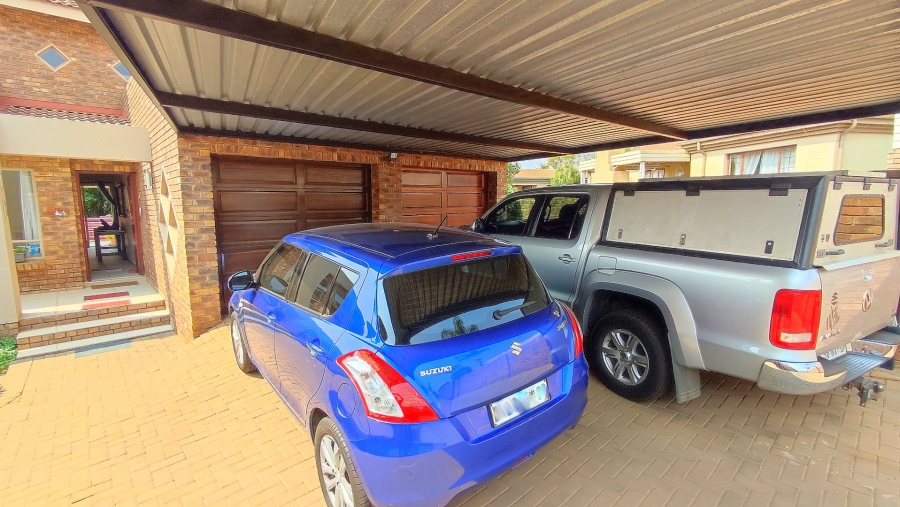 3 Bedroom Property for Sale in Amberfield Crest Estate Gauteng