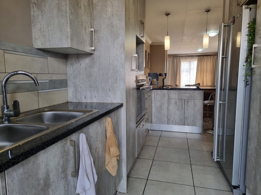 3 Bedroom Property for Sale in Amberfield Gauteng