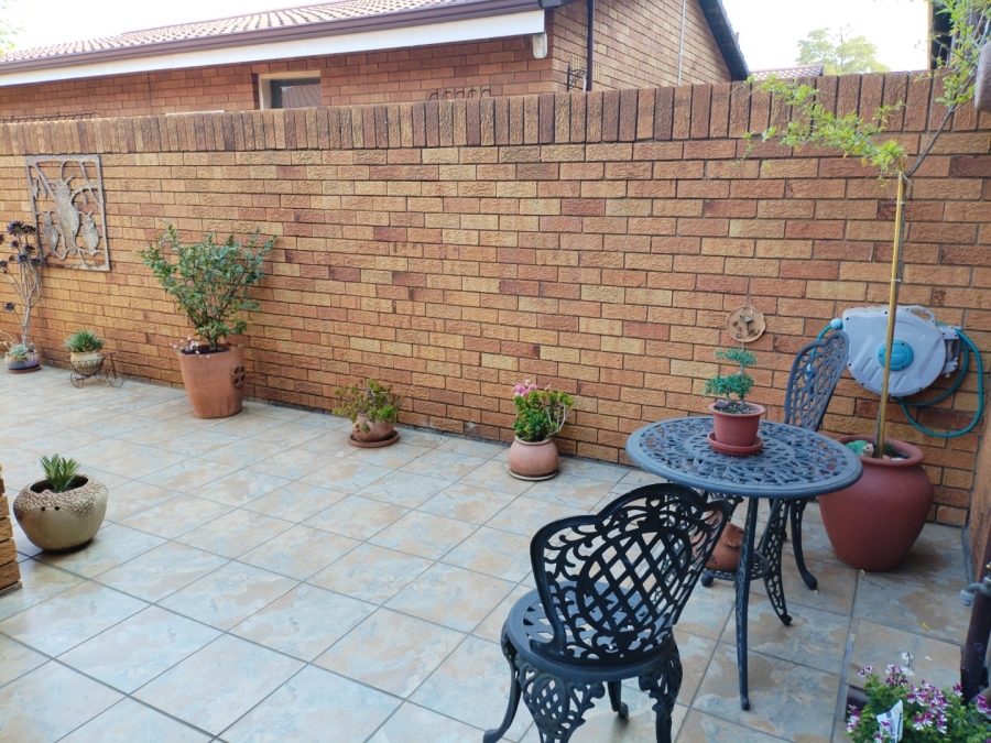 2 Bedroom Property for Sale in Edelweiss Gauteng