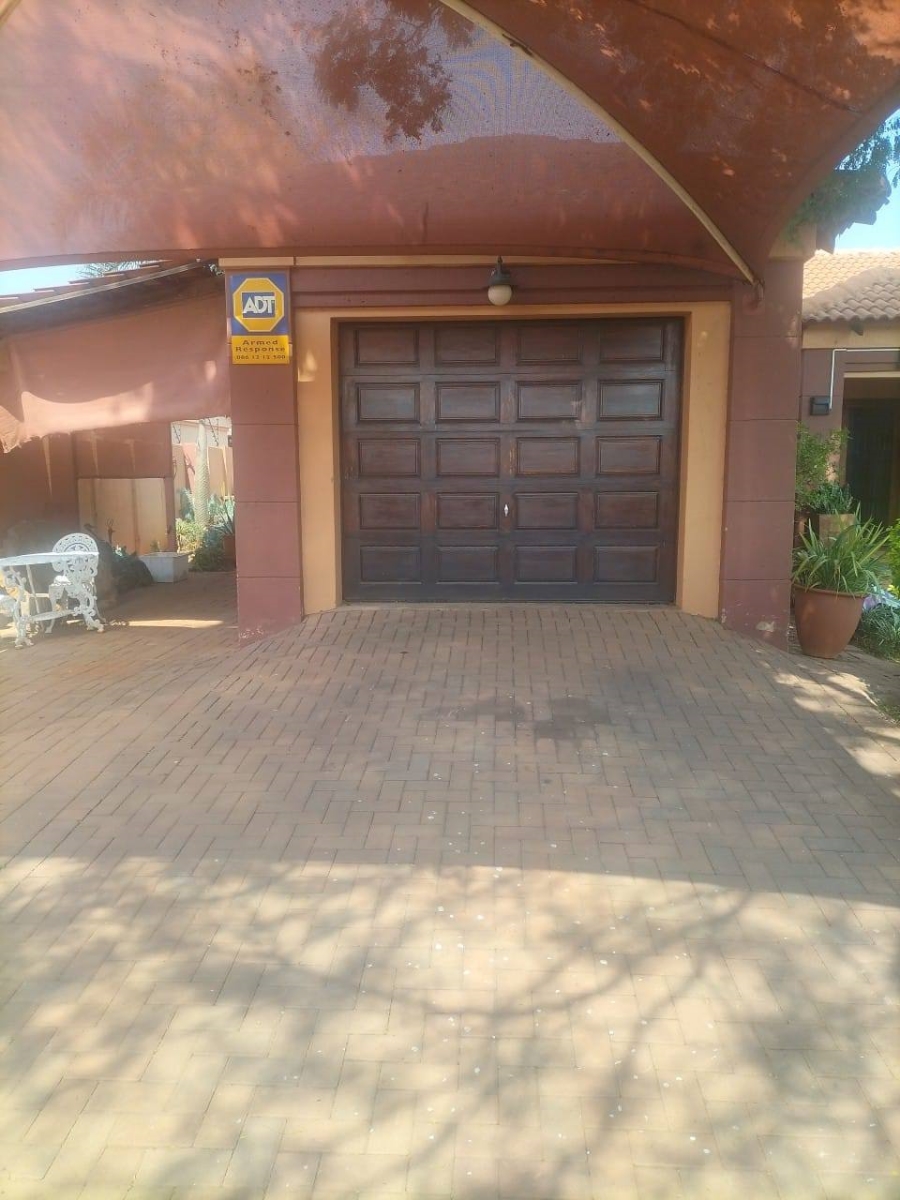 To Let 3 Bedroom Property for Rent in Heatherdale AH Gauteng