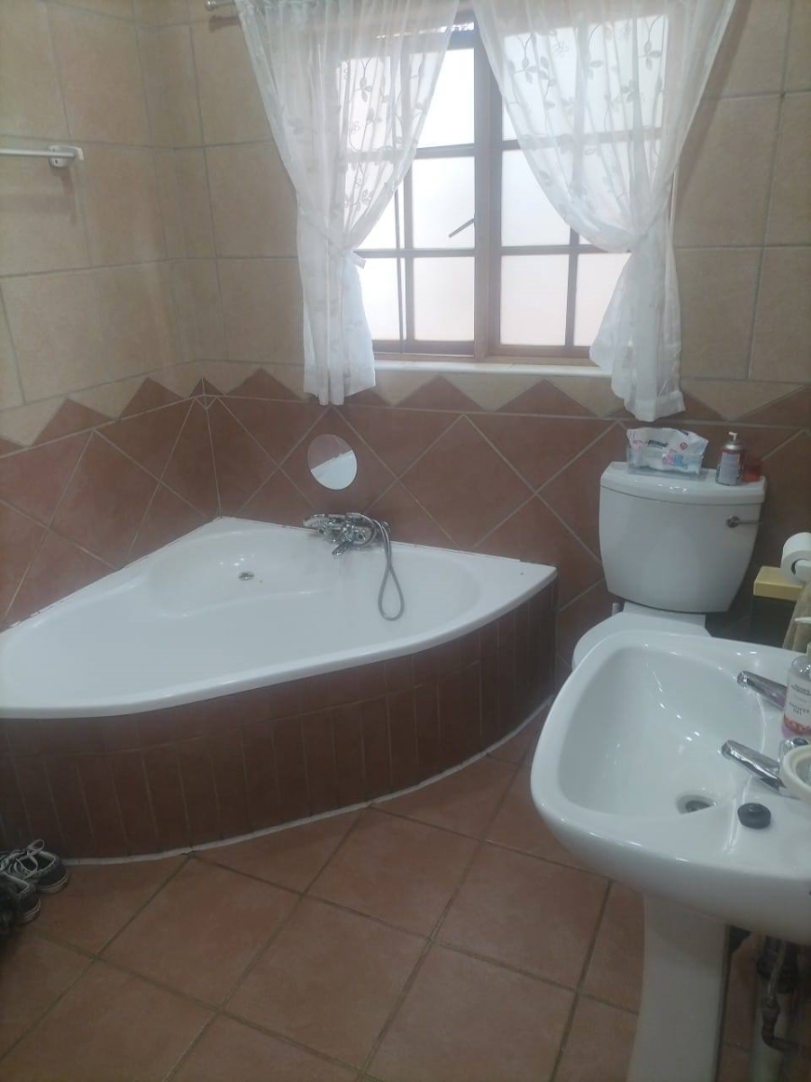 To Let 3 Bedroom Property for Rent in Heatherdale AH Gauteng