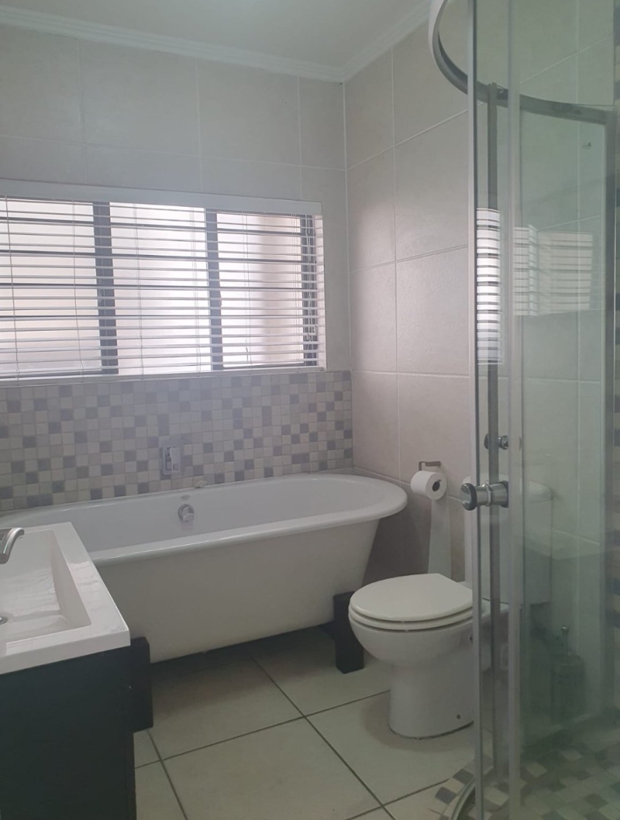 3 Bedroom Property for Sale in Greenstone Hill Gauteng