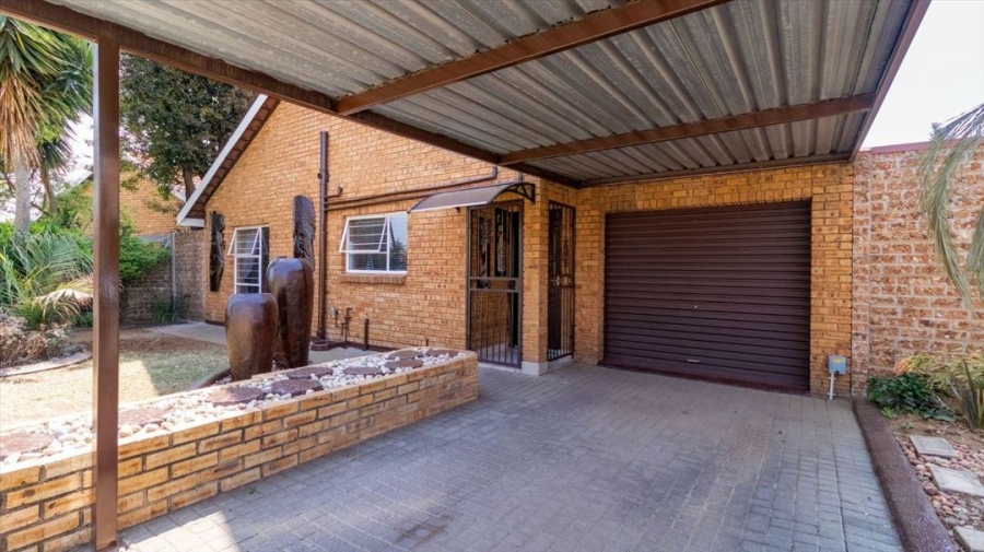 3 Bedroom Property for Sale in Bonaero Park Gauteng