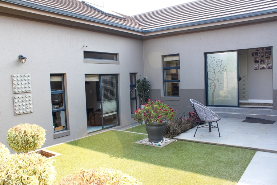 4 Bedroom Property for Sale in Midstream Ridge Gauteng