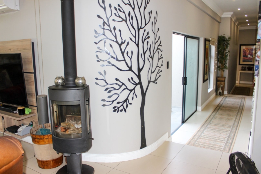 4 Bedroom Property for Sale in Midstream Ridge Gauteng