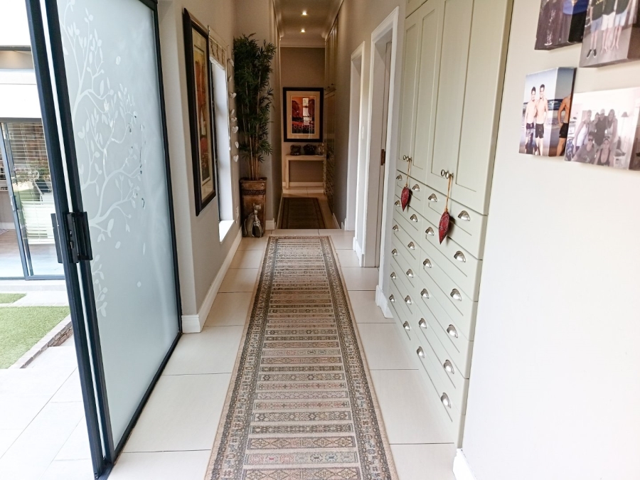 4 Bedroom Property for Sale in Midstream Ridge Gauteng