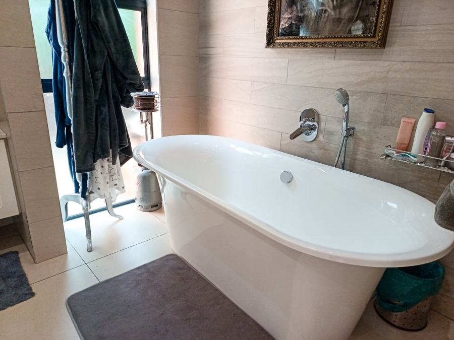 4 Bedroom Property for Sale in Midstream Ridge Gauteng