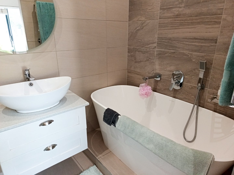 4 Bedroom Property for Sale in Midstream Ridge Gauteng