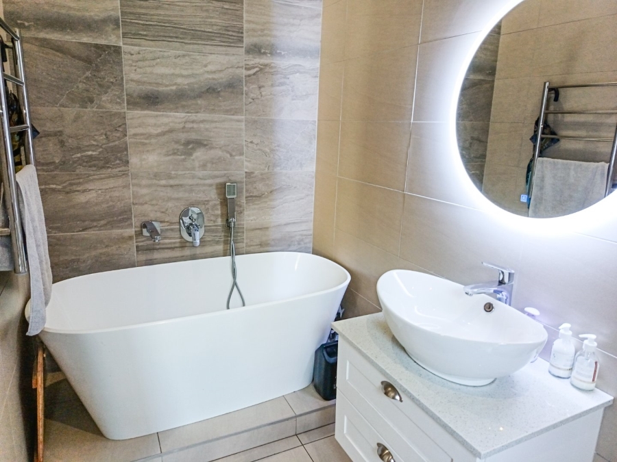4 Bedroom Property for Sale in Midstream Ridge Gauteng