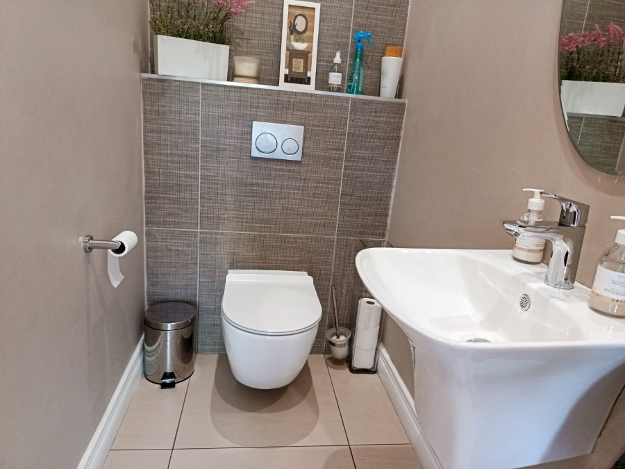 4 Bedroom Property for Sale in Midstream Ridge Gauteng