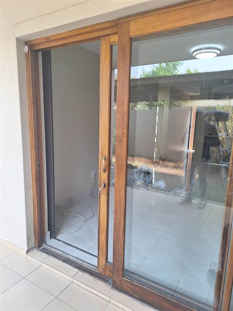To Let 2 Bedroom Property for Rent in Vorna Valley Gauteng