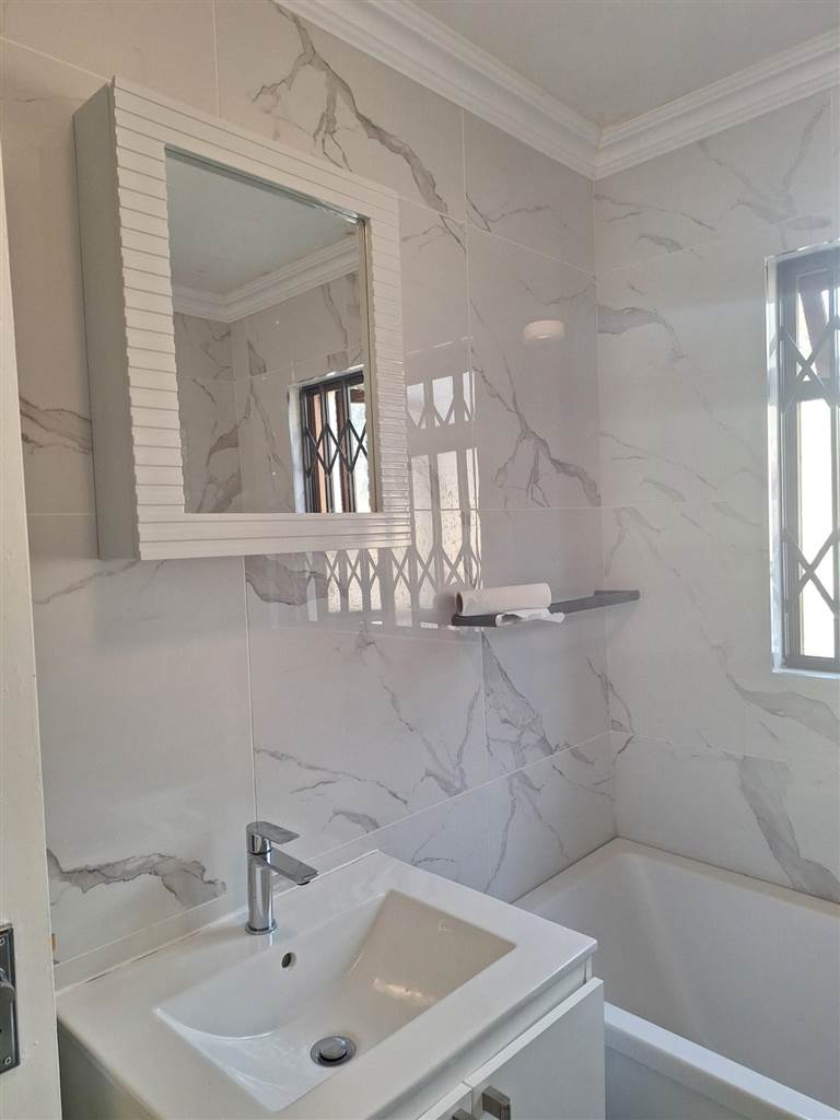 To Let 2 Bedroom Property for Rent in Vorna Valley Gauteng