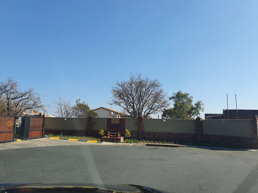 To Let 2 Bedroom Property for Rent in Vorna Valley Gauteng