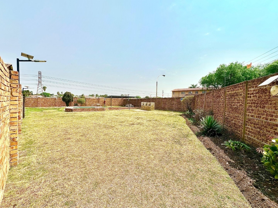 2 Bedroom Property for Sale in Verwoerdpark Gauteng