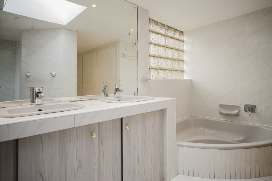 4 Bedroom Property for Sale in Bassonia Gauteng