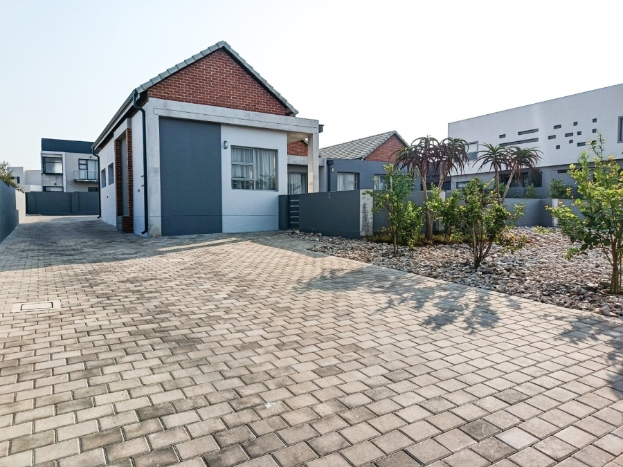 4 Bedroom Property for Sale in Midstream Ridge Gauteng