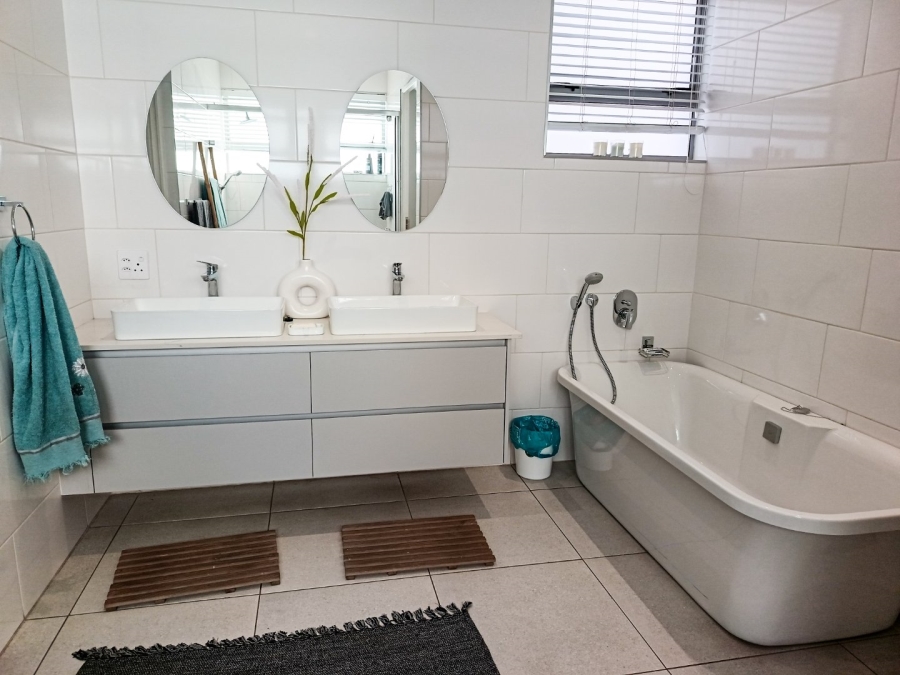 4 Bedroom Property for Sale in Midstream Ridge Gauteng