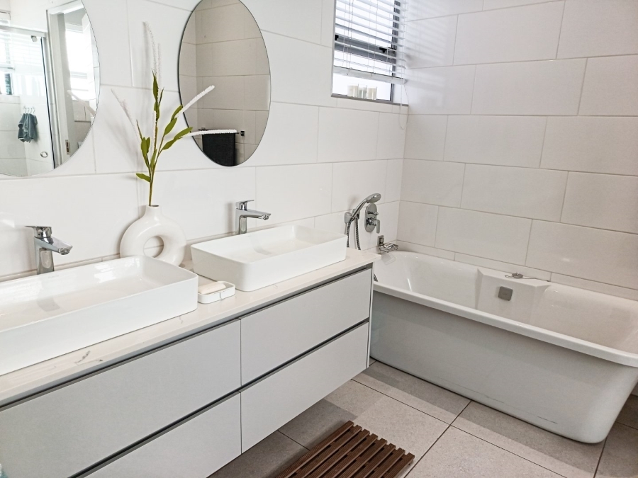 4 Bedroom Property for Sale in Midstream Ridge Gauteng