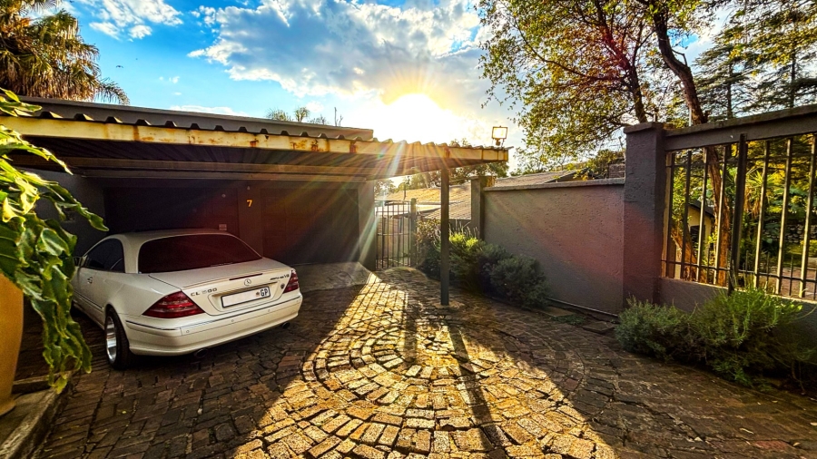 5 Bedroom Property for Sale in Cresta Gauteng