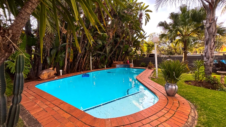 5 Bedroom Property for Sale in Cresta Gauteng
