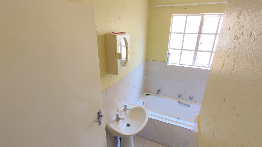 2 Bedroom Property for Sale in Heuwelsig Estate Gauteng
