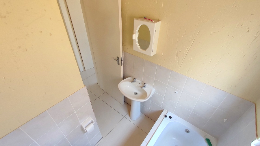 2 Bedroom Property for Sale in Heuwelsig Estate Gauteng