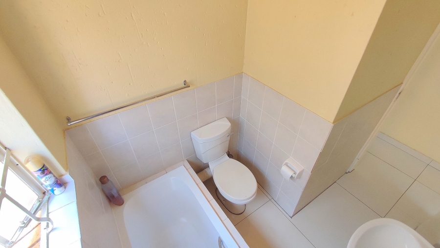 2 Bedroom Property for Sale in Heuwelsig Estate Gauteng