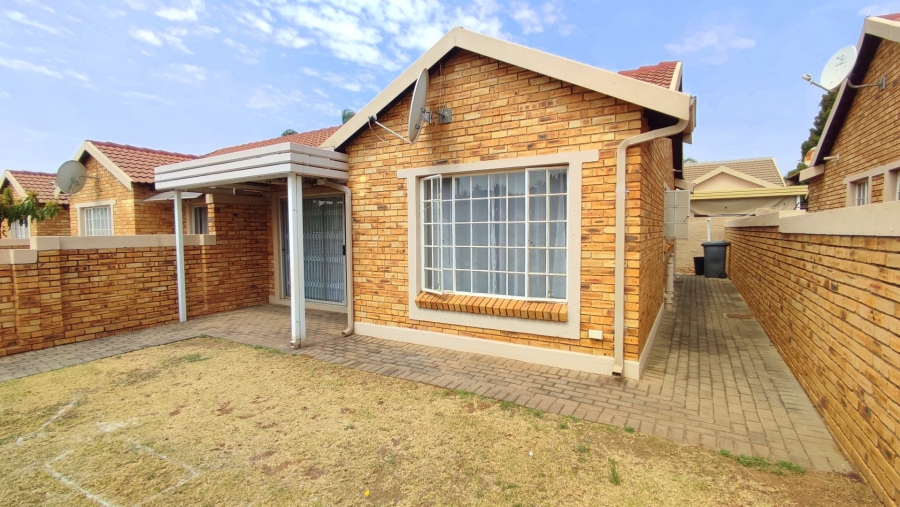 2 Bedroom Property for Sale in Heuwelsig Estate Gauteng