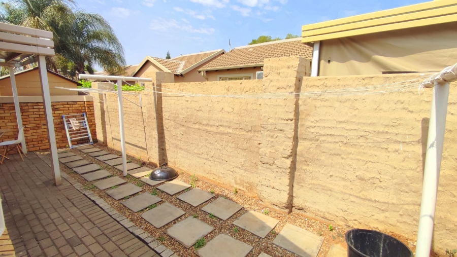 2 Bedroom Property for Sale in Heuwelsig Estate Gauteng