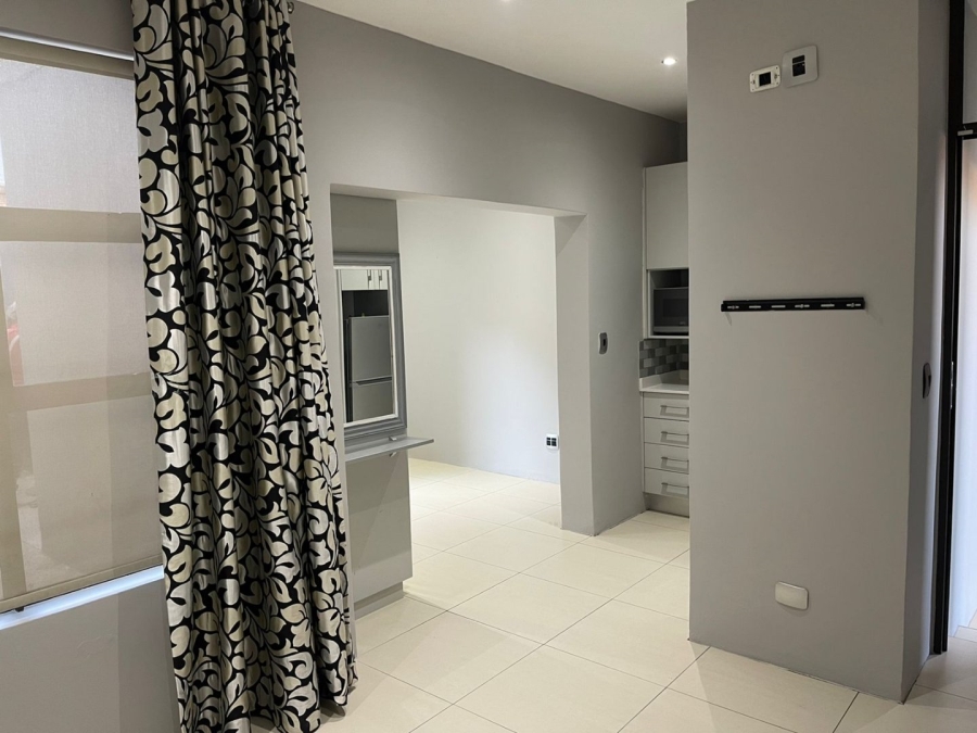 To Let 1 Bedroom Property for Rent in Mulbarton Gauteng