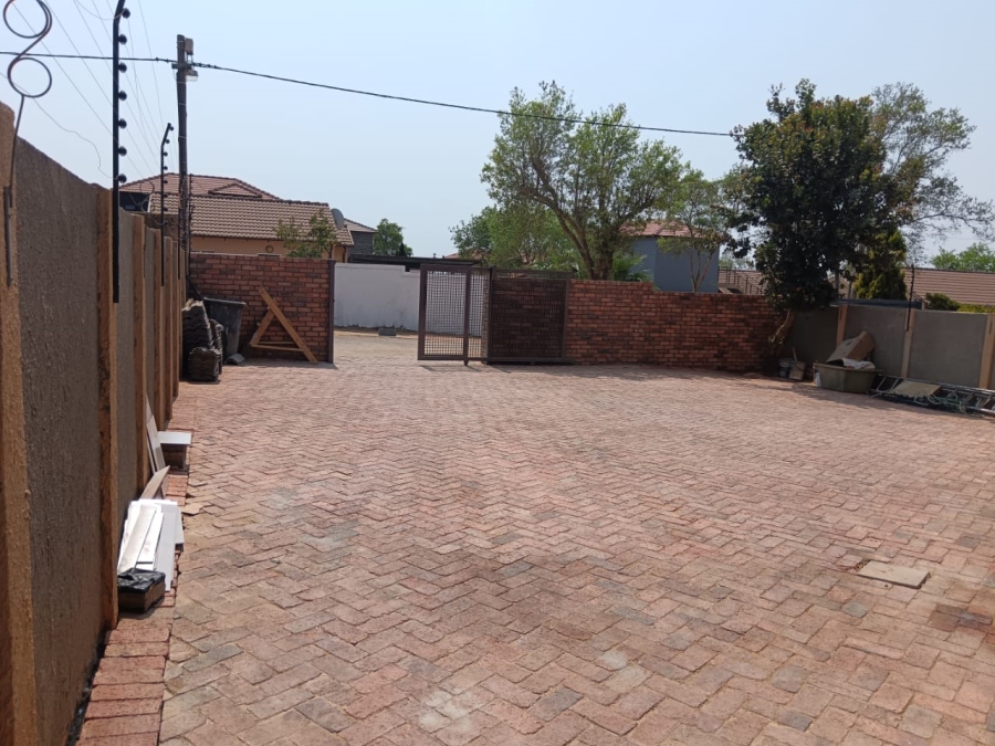 8 Bedroom Property for Sale in Cosmo City Gauteng