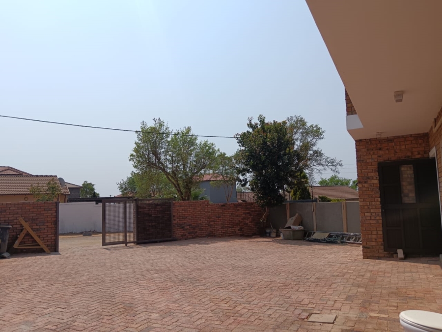 8 Bedroom Property for Sale in Cosmo City Gauteng