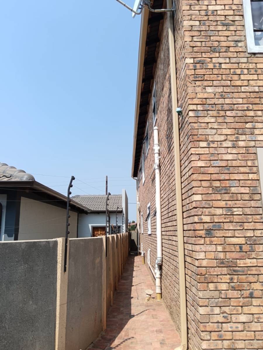 8 Bedroom Property for Sale in Cosmo City Gauteng
