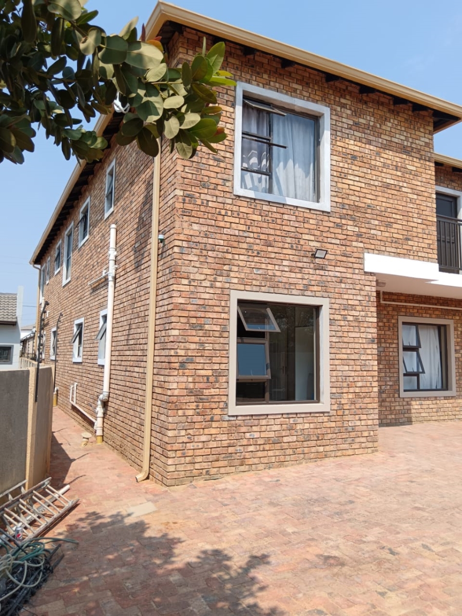 8 Bedroom Property for Sale in Cosmo City Gauteng