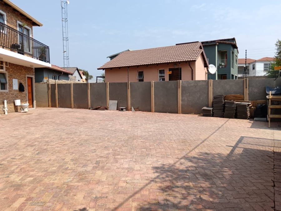 8 Bedroom Property for Sale in Cosmo City Gauteng
