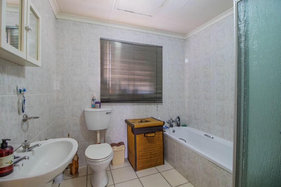 4 Bedroom Property for Sale in Allen Grove Gauteng