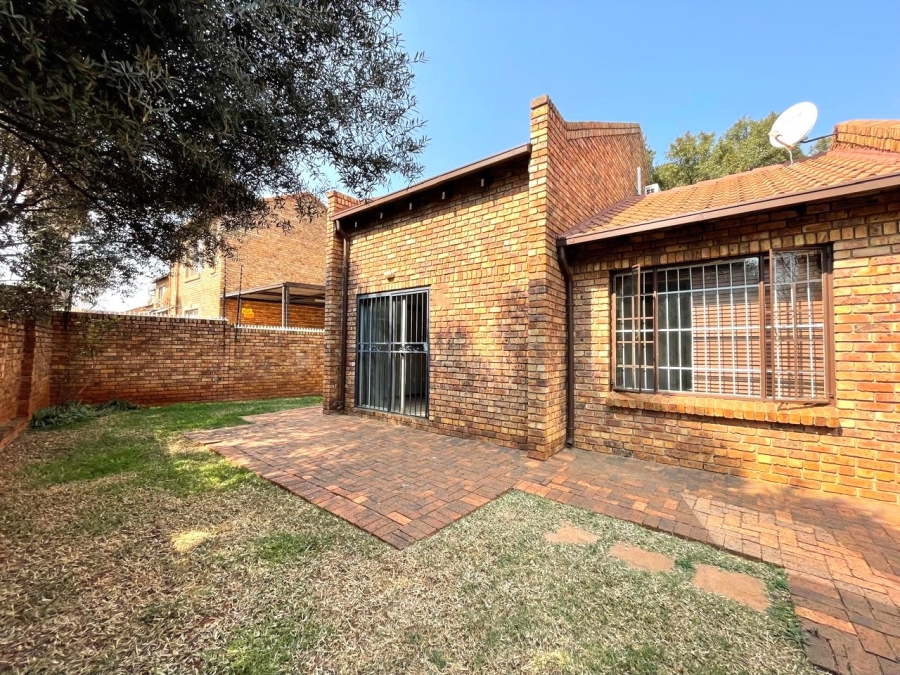 3 Bedroom Property for Sale in Die Hoewes Gauteng