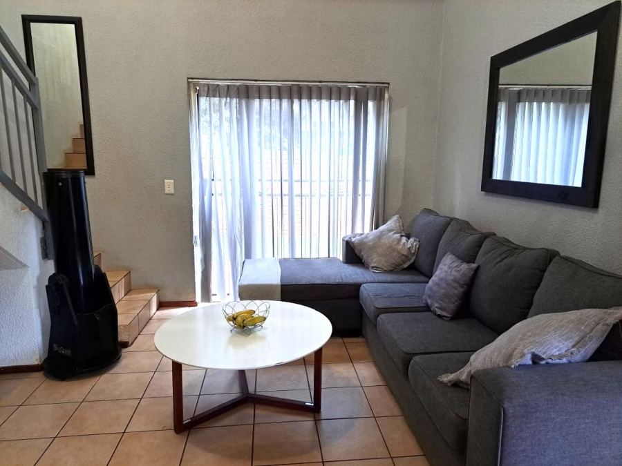 3 Bedroom Property for Sale in Die Hoewes Gauteng