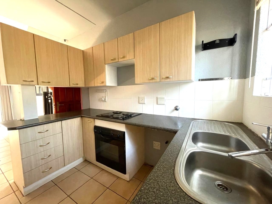 3 Bedroom Property for Sale in Die Hoewes Gauteng