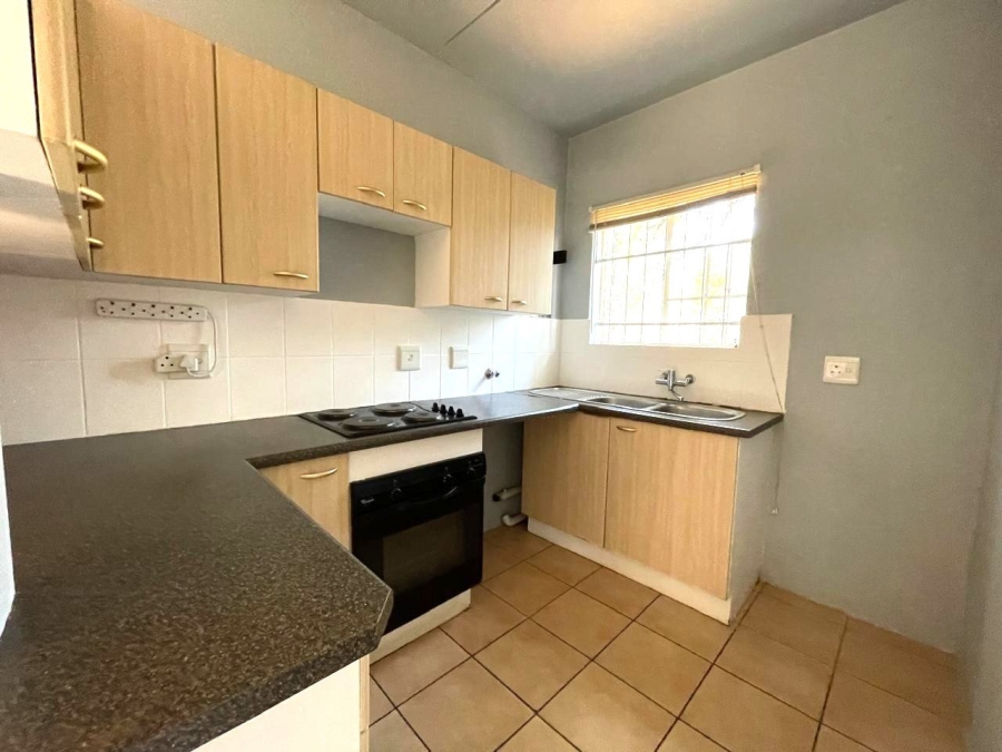 3 Bedroom Property for Sale in Die Hoewes Gauteng