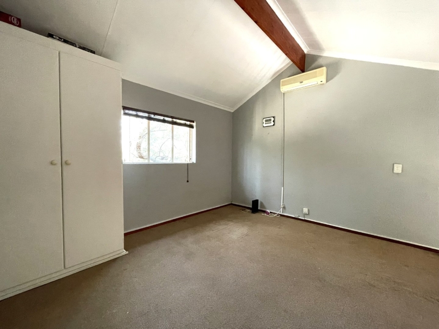 3 Bedroom Property for Sale in Die Hoewes Gauteng
